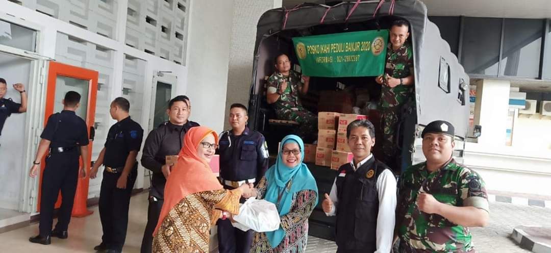 PP IKAHI SERAHKAN BANTUAN KEPADA WARGA MAHKAMAH AGUNG